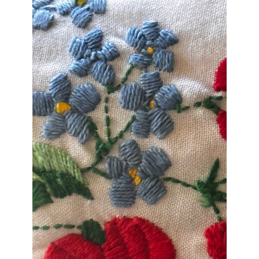 Vtg Hungarian Kalocsa Style Embroidered Tablecloth 45" Square Floral 1970s - Picture 8 of 9